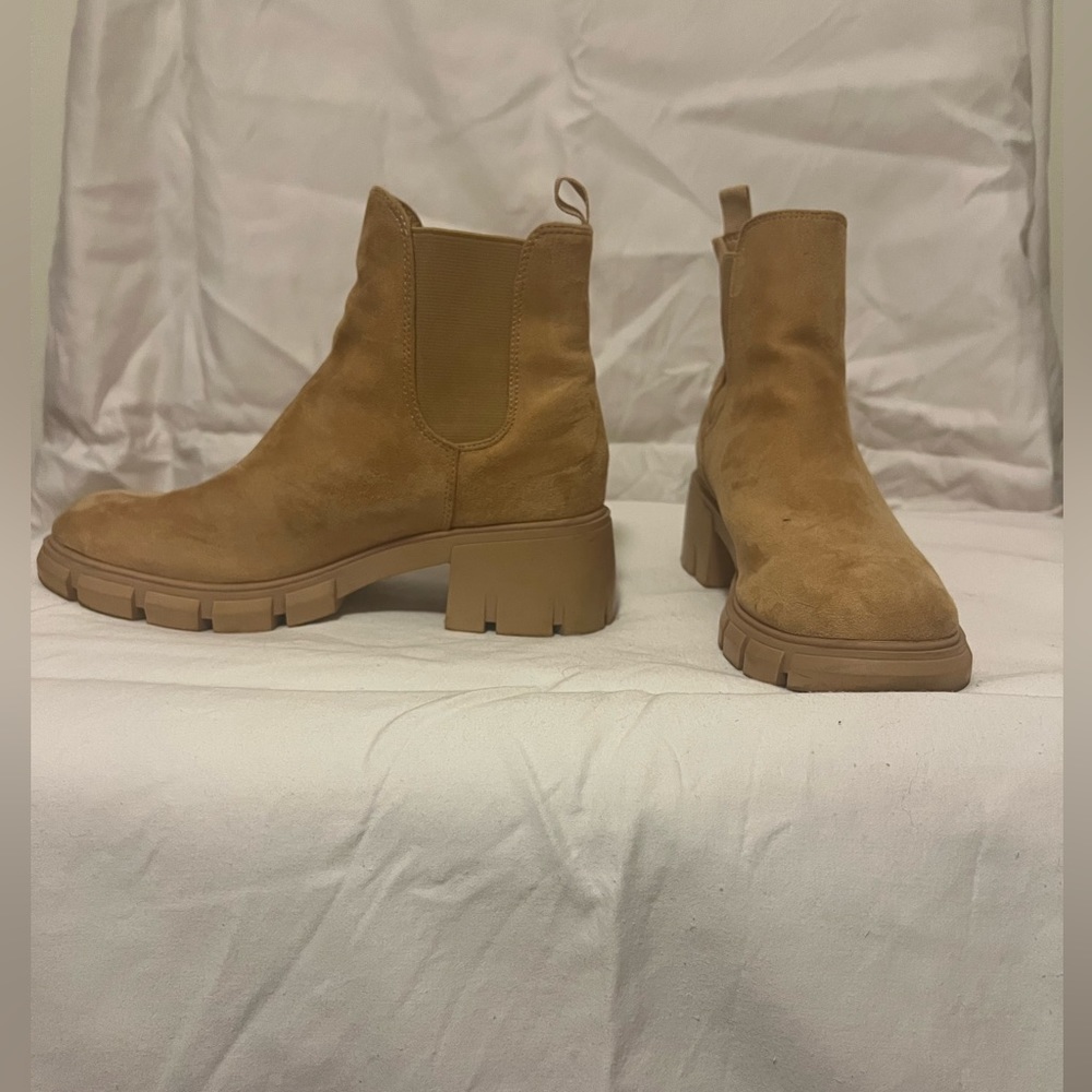 Lugg sole boots from Amazon. Size 7. Tan suede.